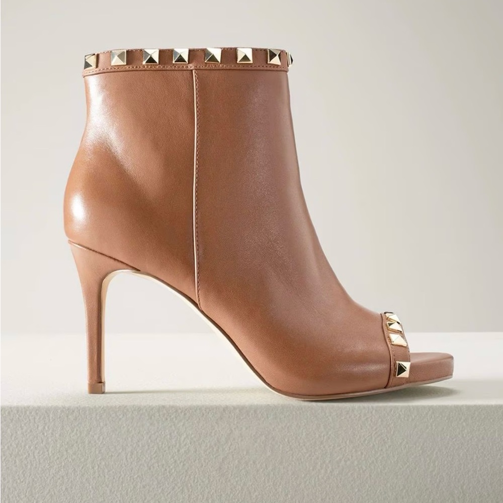 WHITE HOUSE BLACK MARKET Sienna Studded Bootie SZ 7